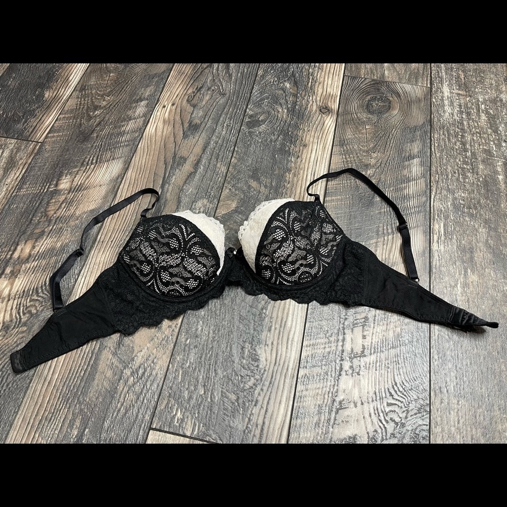 Vintage Frederick's of Hollywood Black White Lace Push-up Bra Sexy Lingerie 32D